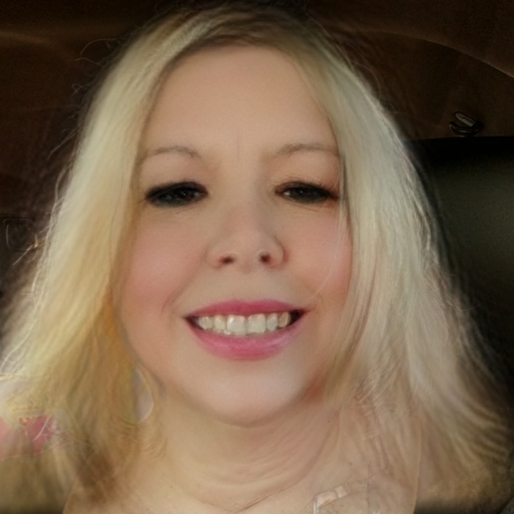 Meet your Posher, Lisa - Picture 3 of 4